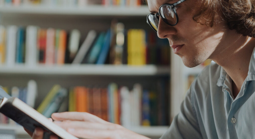 banner_boy_reading_book